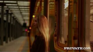 Annabelle Blue discovers vagin