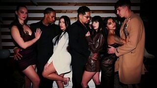 Llevo a mi esposa a una Orgia sorpresa con mis mismos y follamos todos con todos- Yasmina khan – silvia soprano- sapphire la piedra- curry chloe