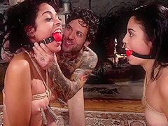 Small Hands, Vienna Black And Vanessa Sky – Secret Anal Whore Shows Her Little Step-sis The Ropes