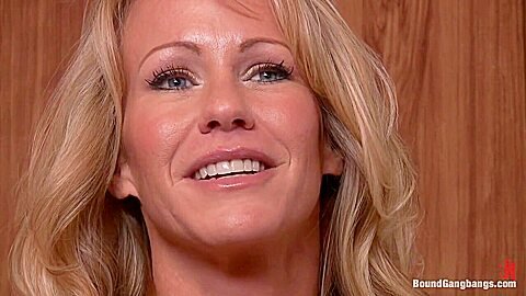Simone Sonay – Hey Mrs. S: Milftastic Feature Shoot