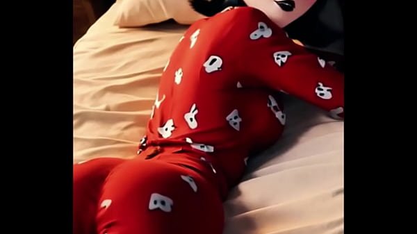 Mavis slips into her red pajamas, her gothic charm glowing even in the quiet of the night. The vampire princess shows a softer, tempting side hidden away from the castle walls…